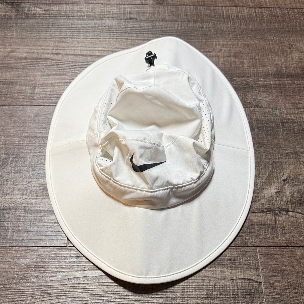 Nike White Wide-Brim Sun Hat with Black Swoosh